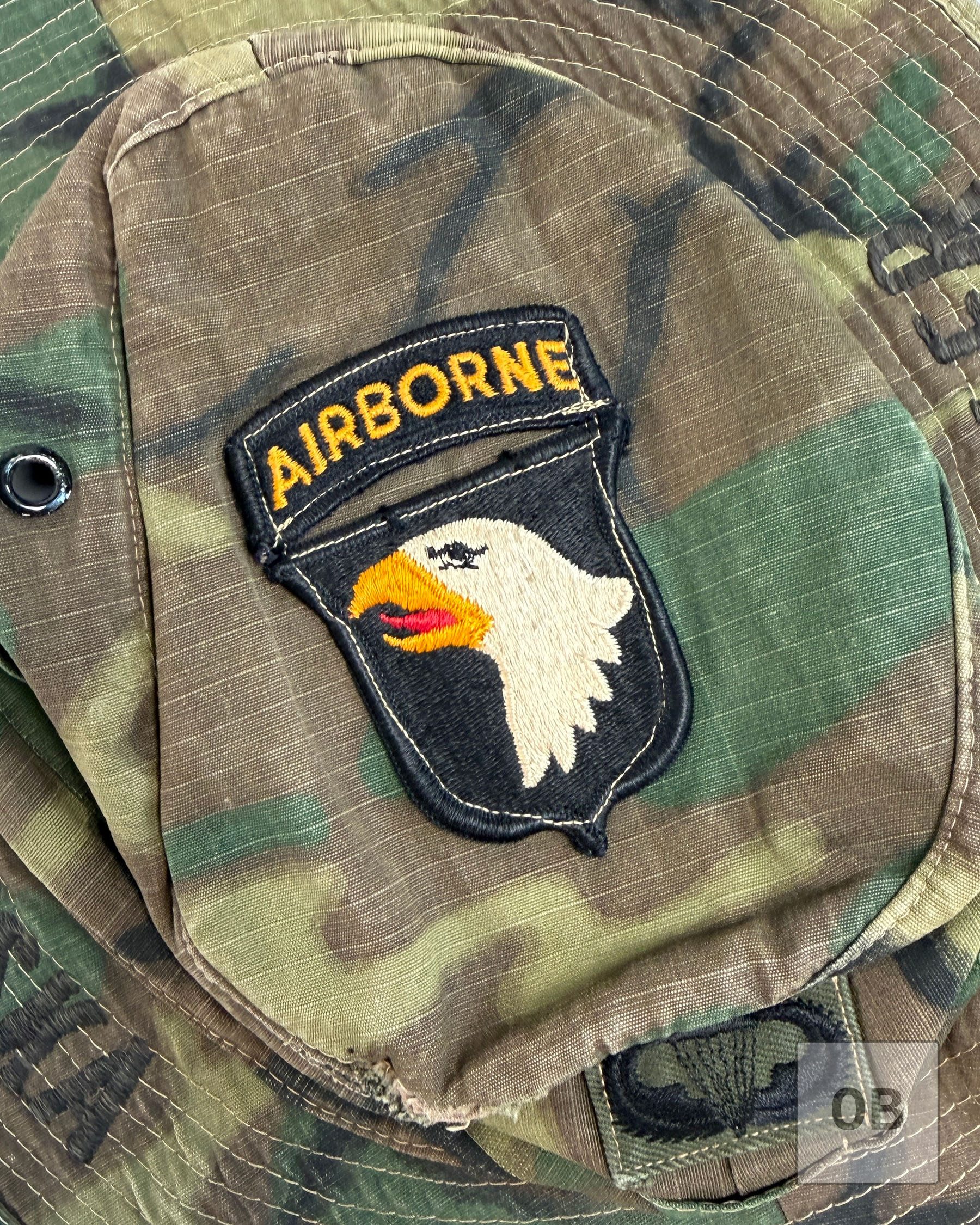 Close-up of the full-color, merrowed-edge 101st Airborne Division Screaming Eagle insignia with attached Airborne tab, sewn to the crown of the hat.