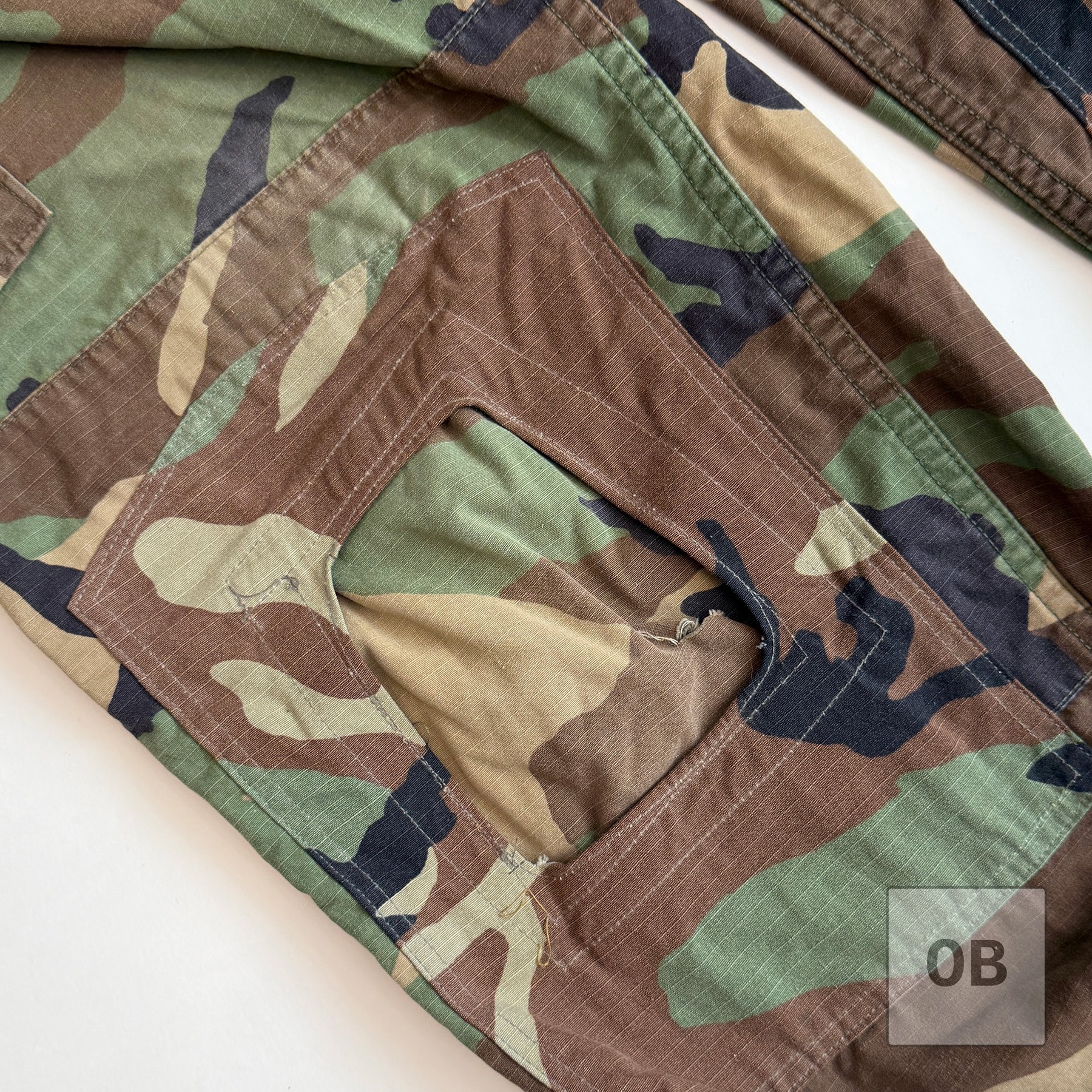 Tailormade knee reinforcement pocket added to the BDU trousers.
