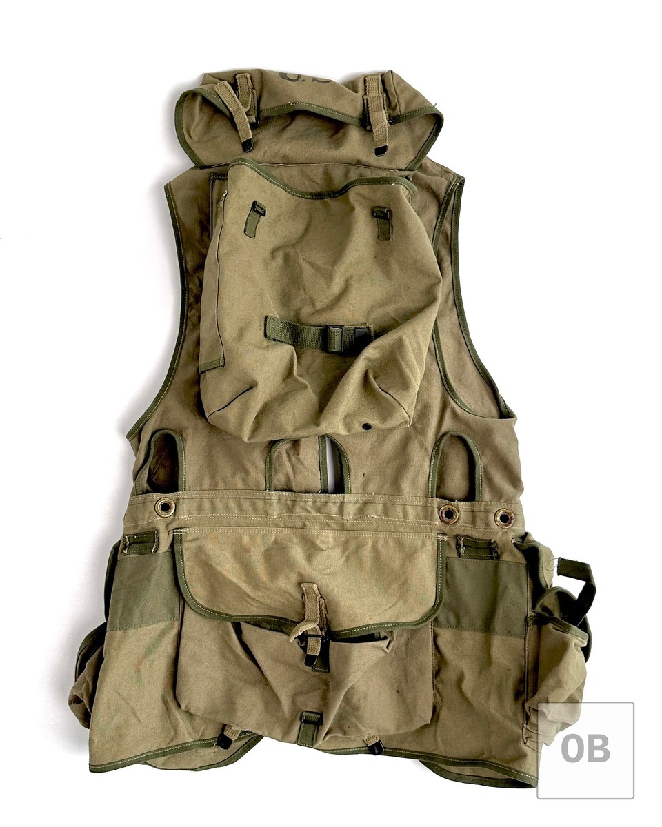 WWII assault vest Harian 1944 back view rear pack flap